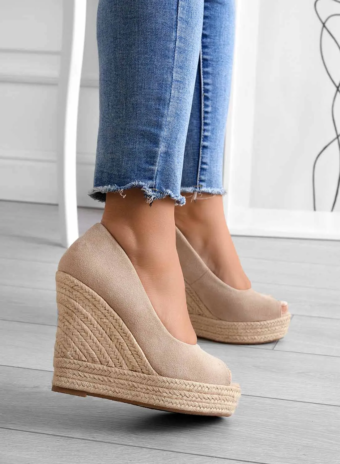 CLEO - Espadrillas Alexoo beige scamosciate con zeppa